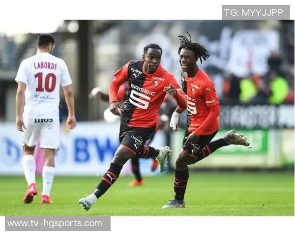 皇马巴萨争抢19岁中场斯米特要价高达6000万欧元